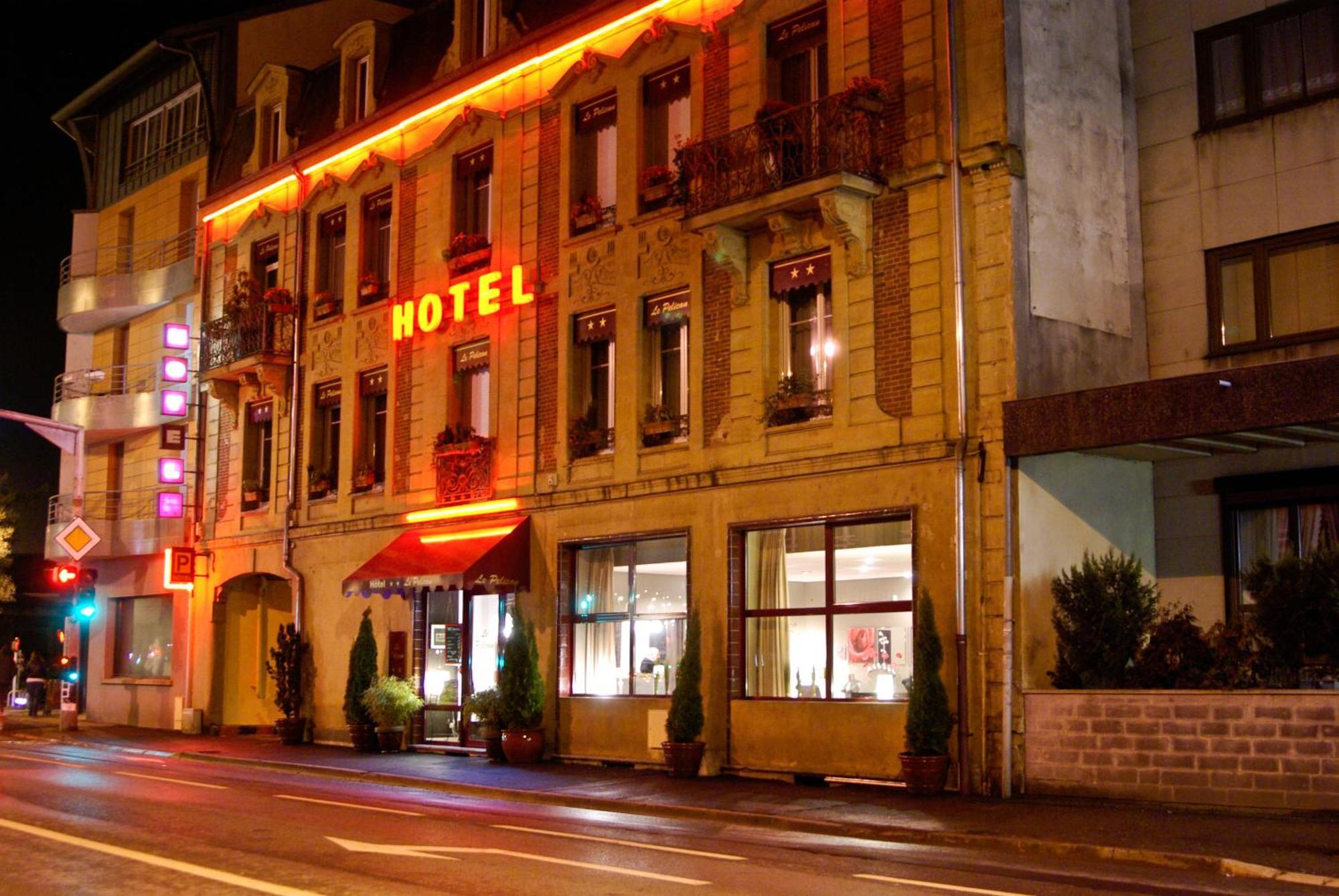 Hotel Le Pelican Charleville-Mézières Exterior foto